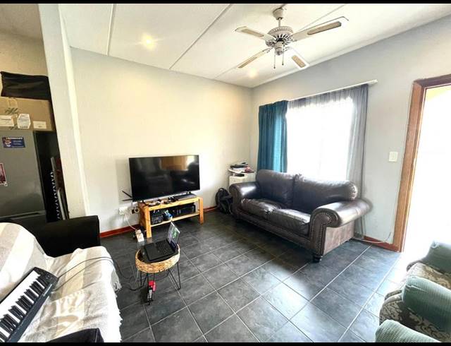 2 BEDROOM TOWNHOUSE FOR SALE IN BAILLIE PARK